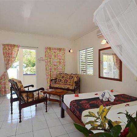 Keegans Beachside Hotel Bequia Island Exterior photo