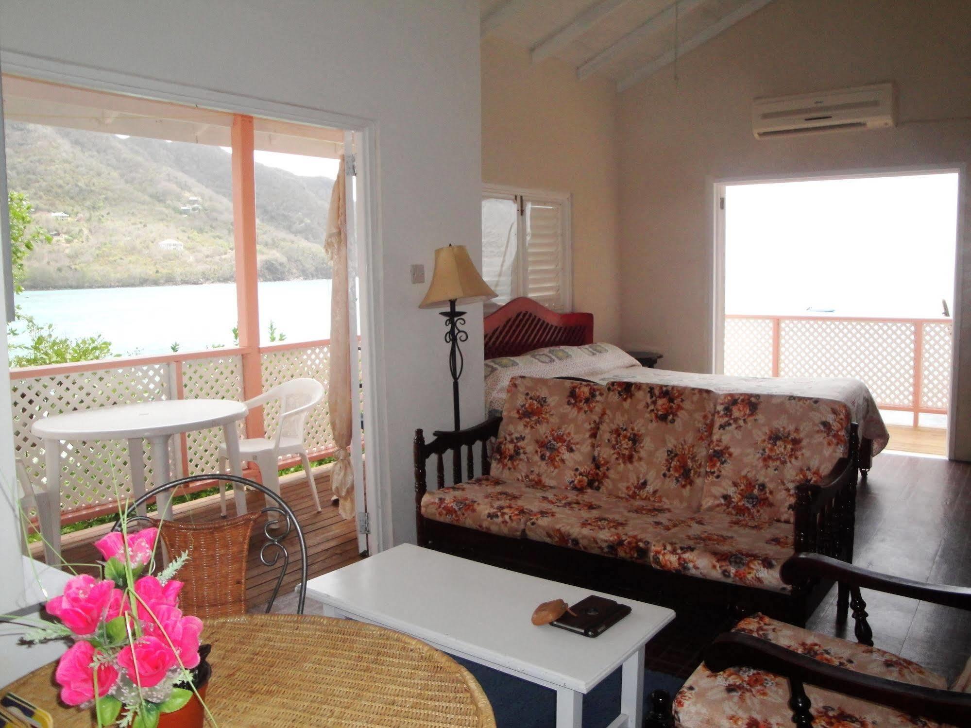 Keegans Beachside Hotel Bequia Island Exterior photo