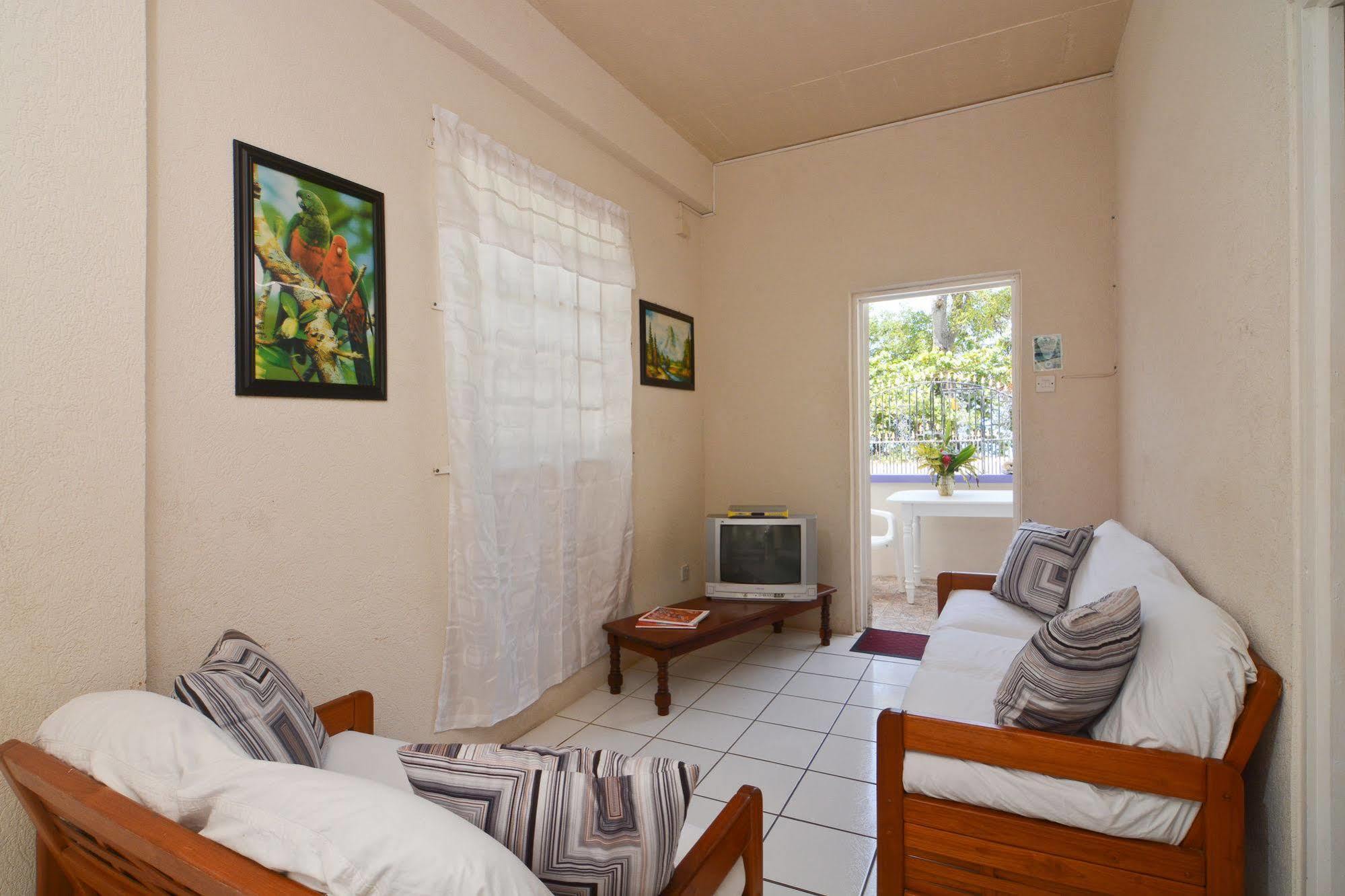 Keegans Beachside Hotel Bequia Island Exterior photo
