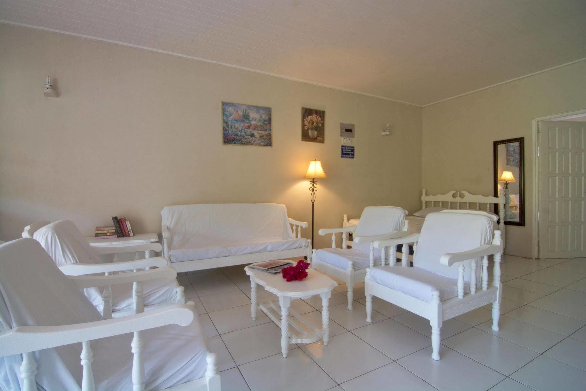 Keegans Beachside Hotel Bequia Island Exterior photo