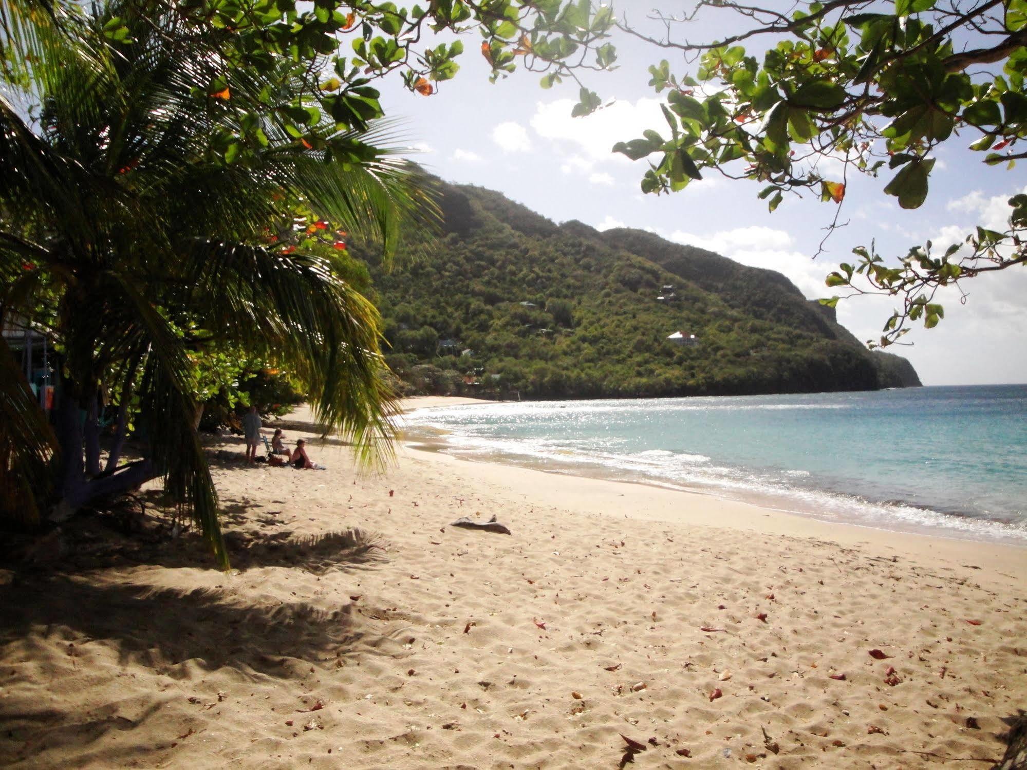 Keegans Beachside Hotel Bequia Island Exterior photo