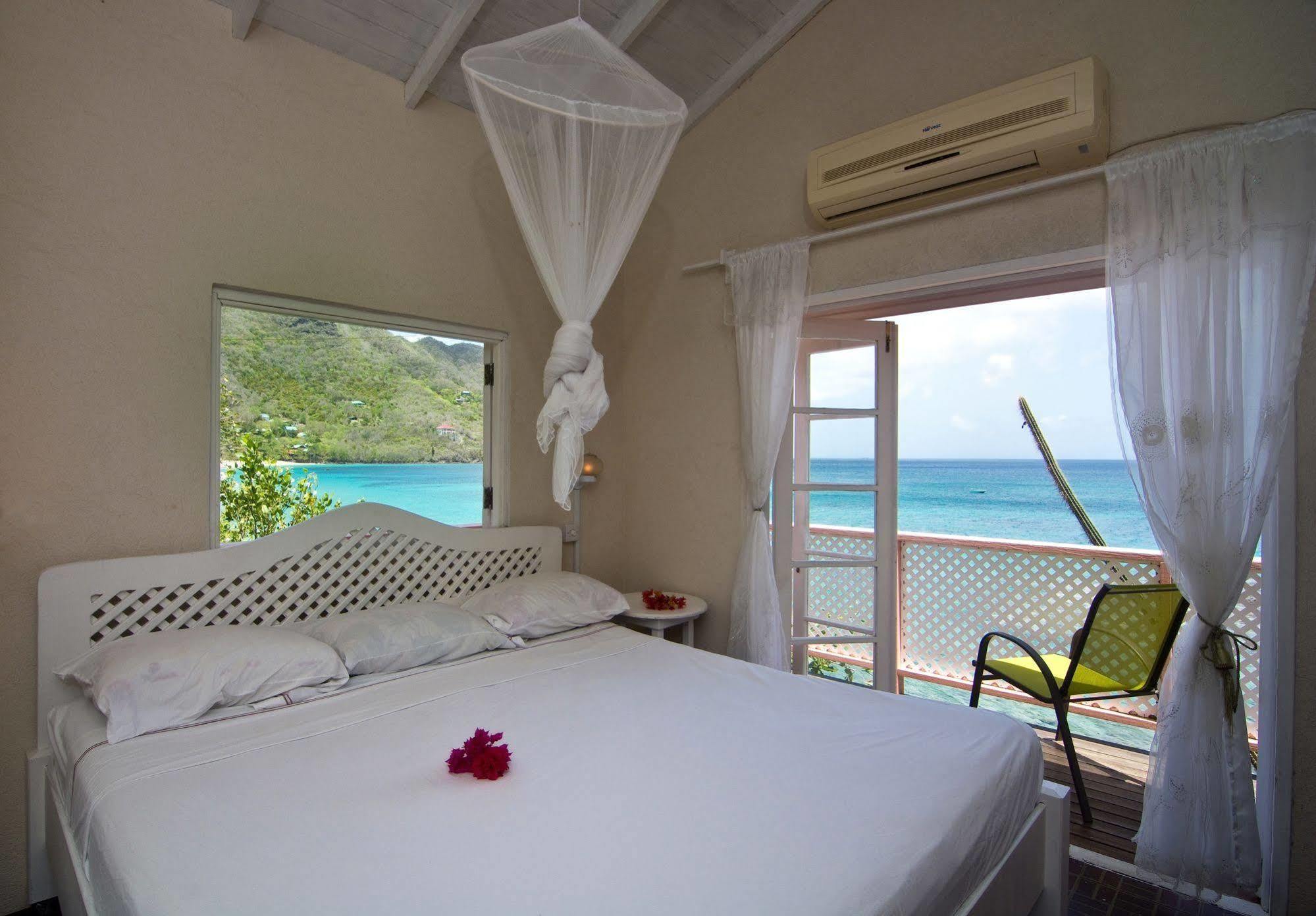 Keegans Beachside Hotel Bequia Island Exterior photo
